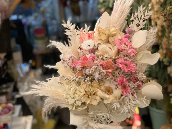 神戸市の花屋咲桜の美しいドライブーケ