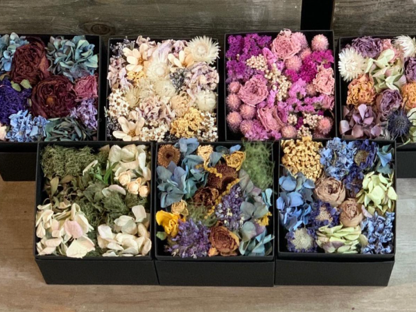 神戸市の花屋咲桜のボックスに入ったギフトフラワー